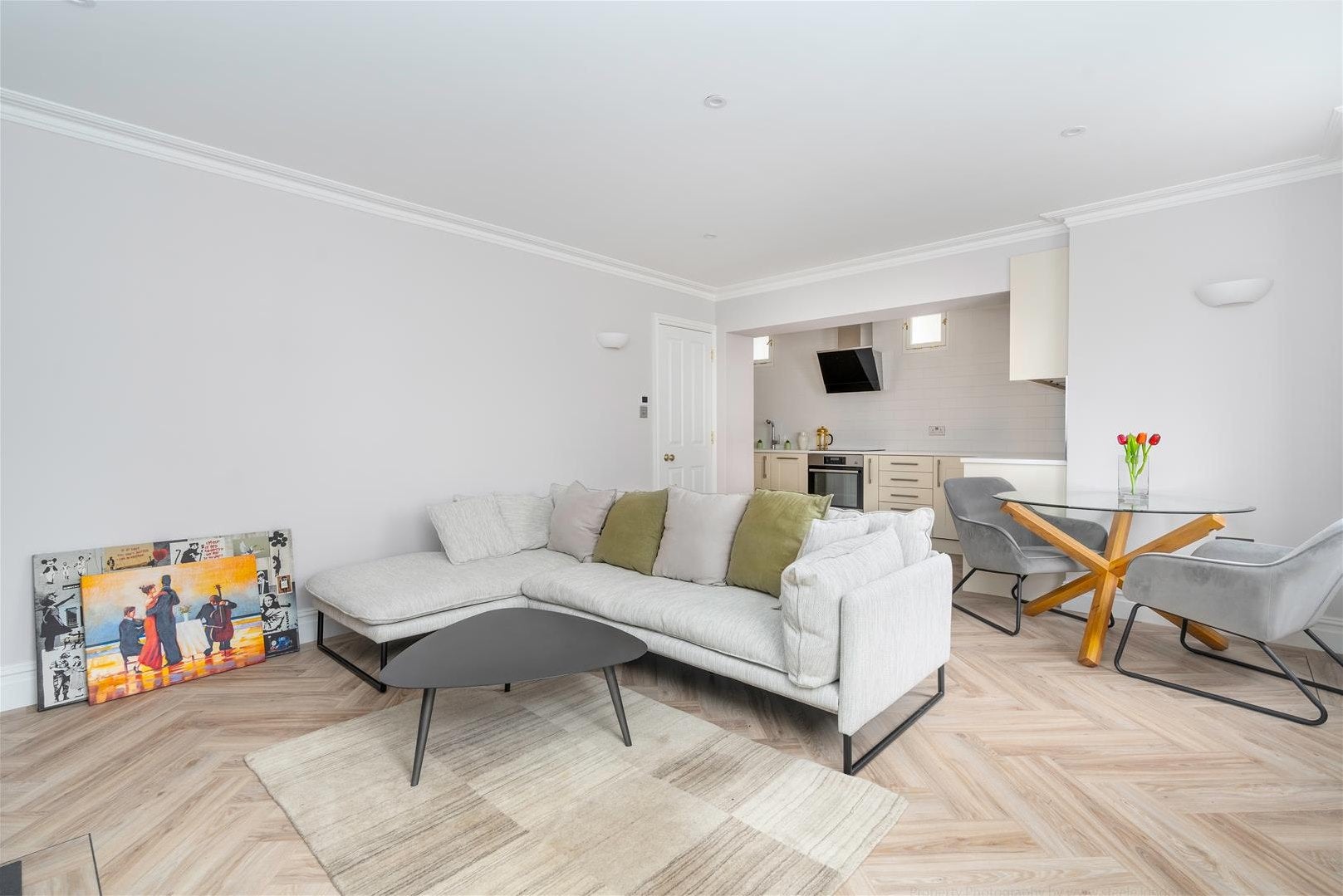 Flat Richmond Avenue in Greater London