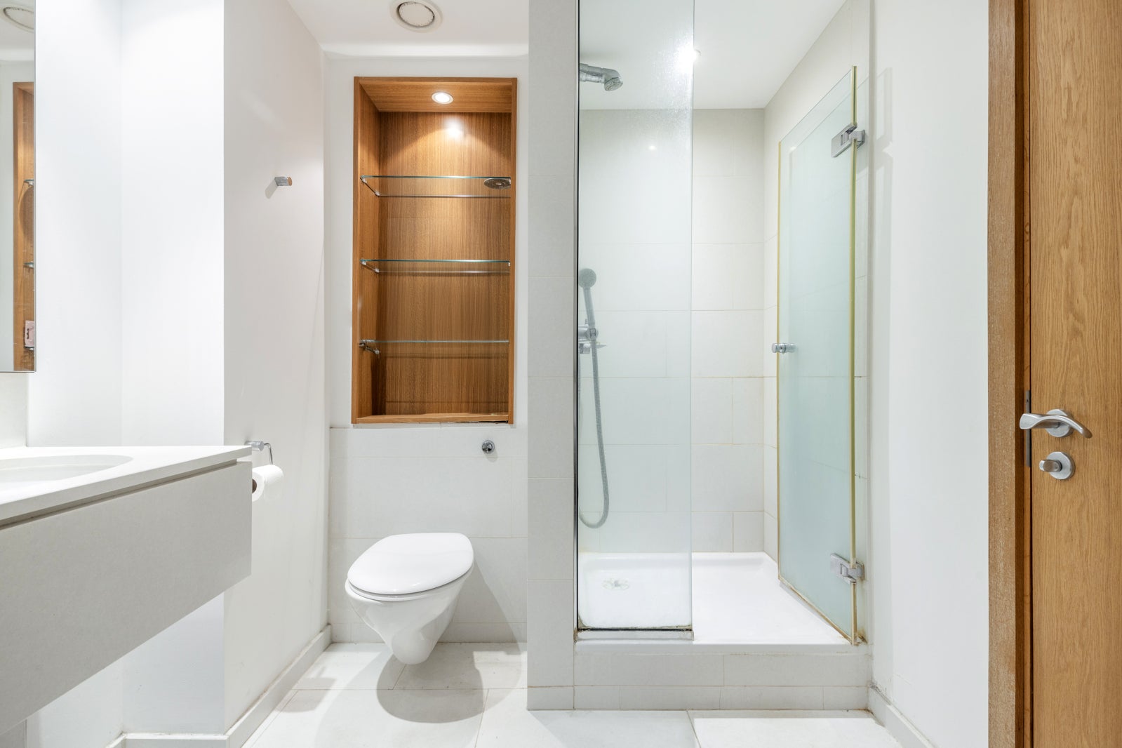 Flat Hertsmere Road in Greater London