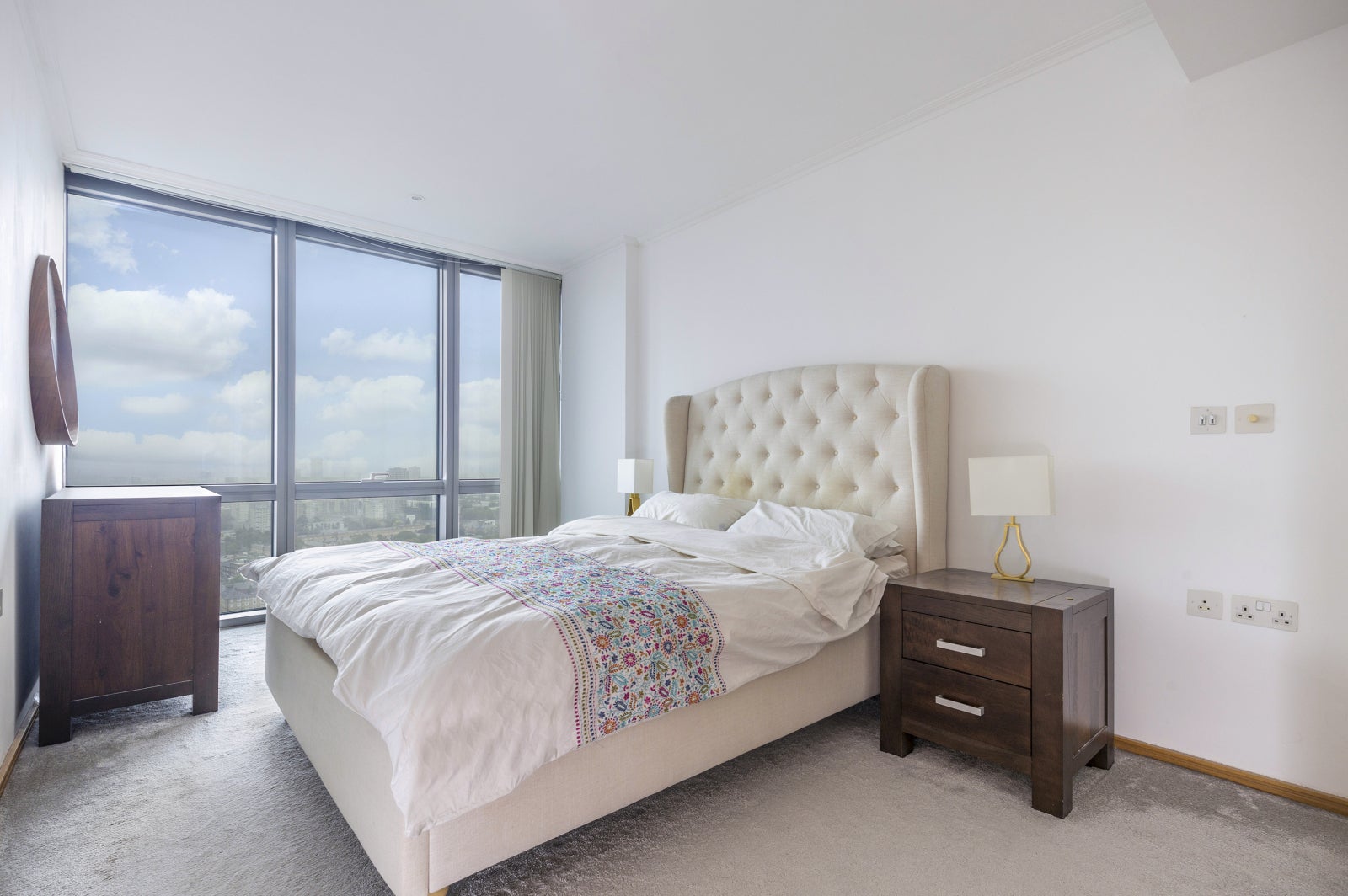 Flat Hertsmere Road in Greater London