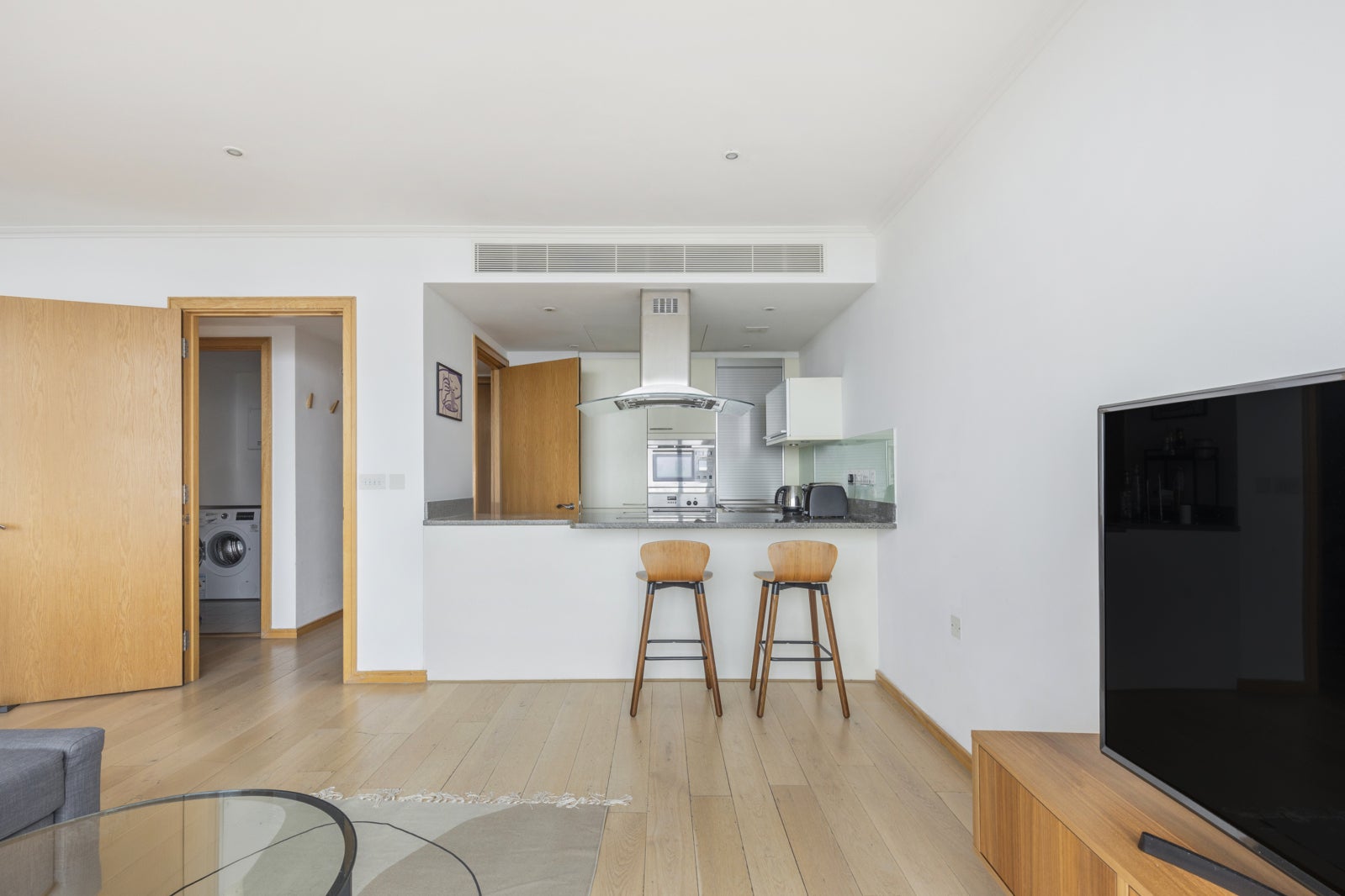 Flat Hertsmere Road in Greater London