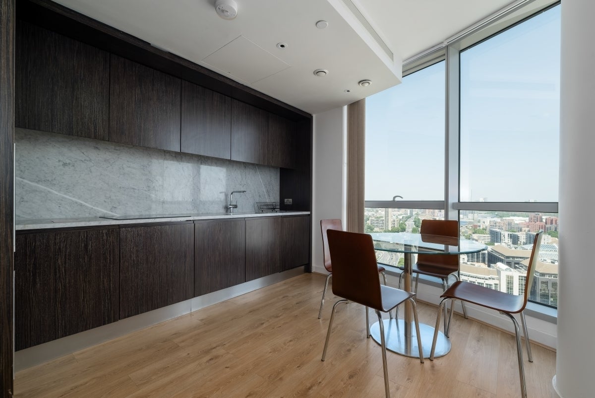 Flat Biscayne Avenue in Greater London