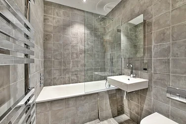 Flat Elmfield Road in Greater London