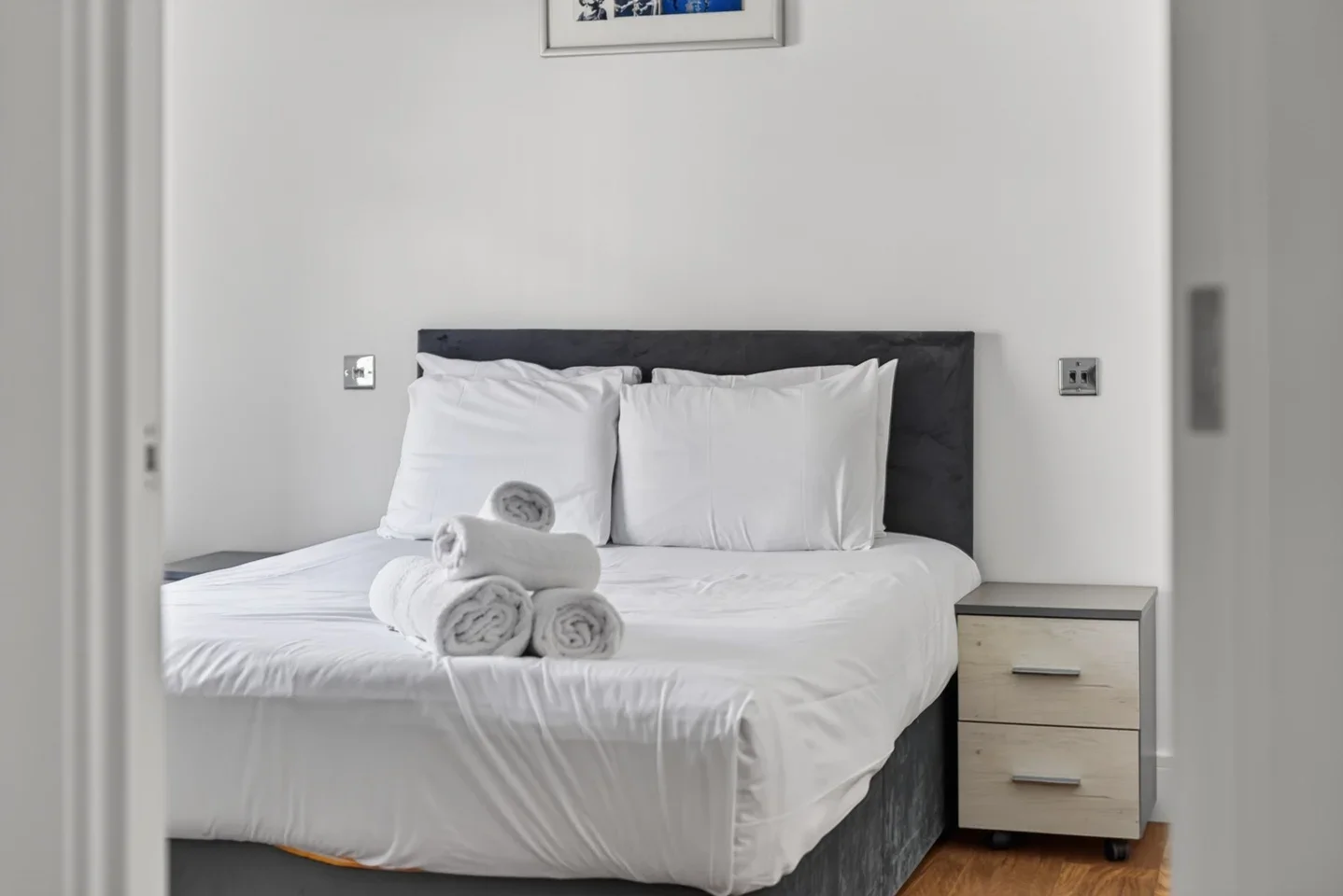 Flat Spring Street in City of Westminster