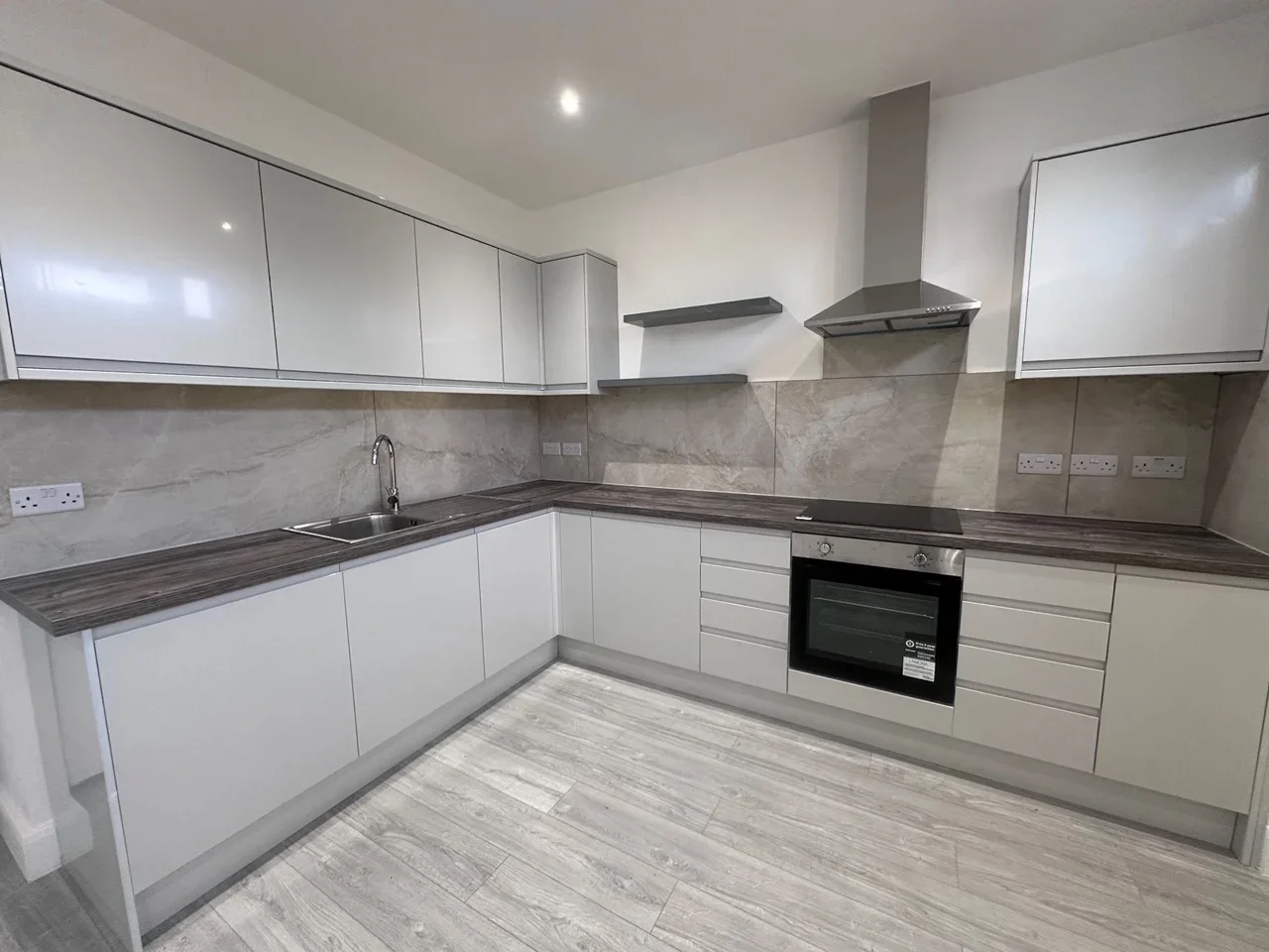 Flat Beatrice Road in Greater London
