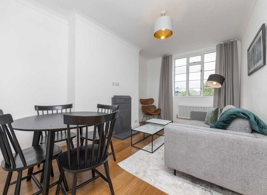 Flat Pentonville Road in Greater London