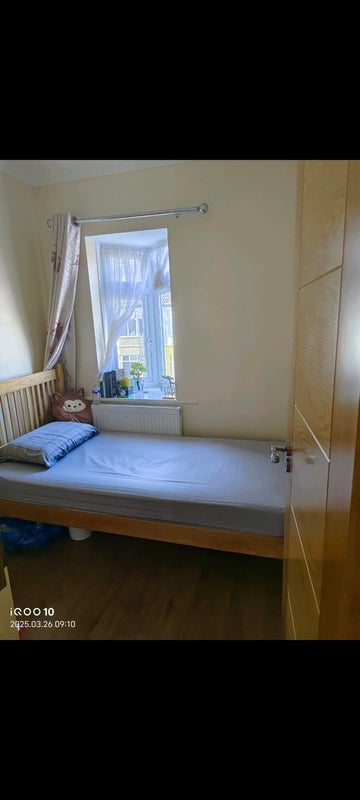 Flat Avondale Road in Greater London
