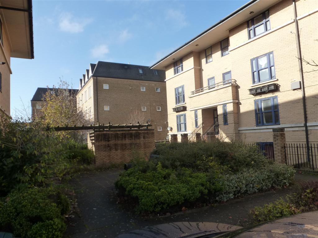 Flat Buckingham Square in Milton Keynes