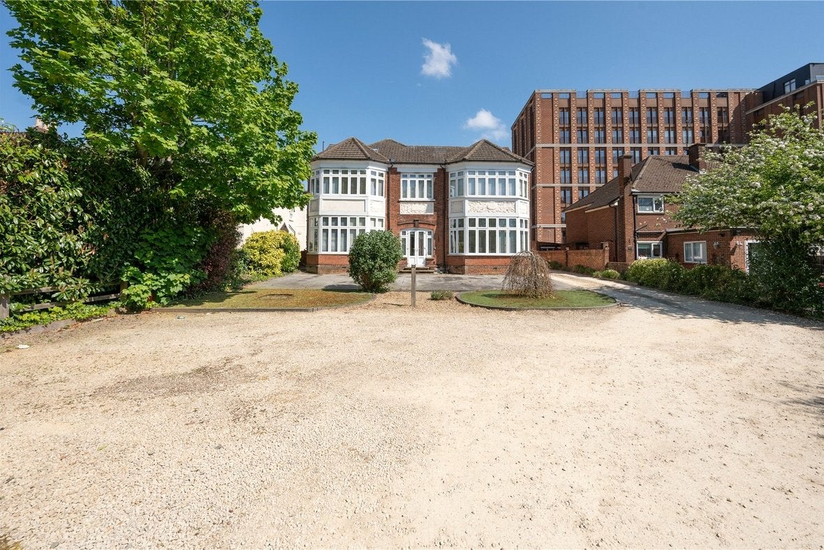 Flat Grosvenor Road in St Albans