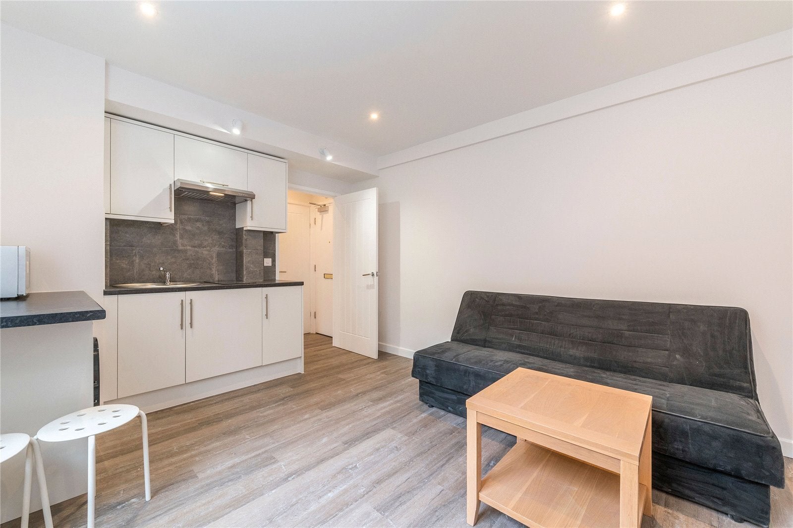 Flat Lucan Place in Greater London