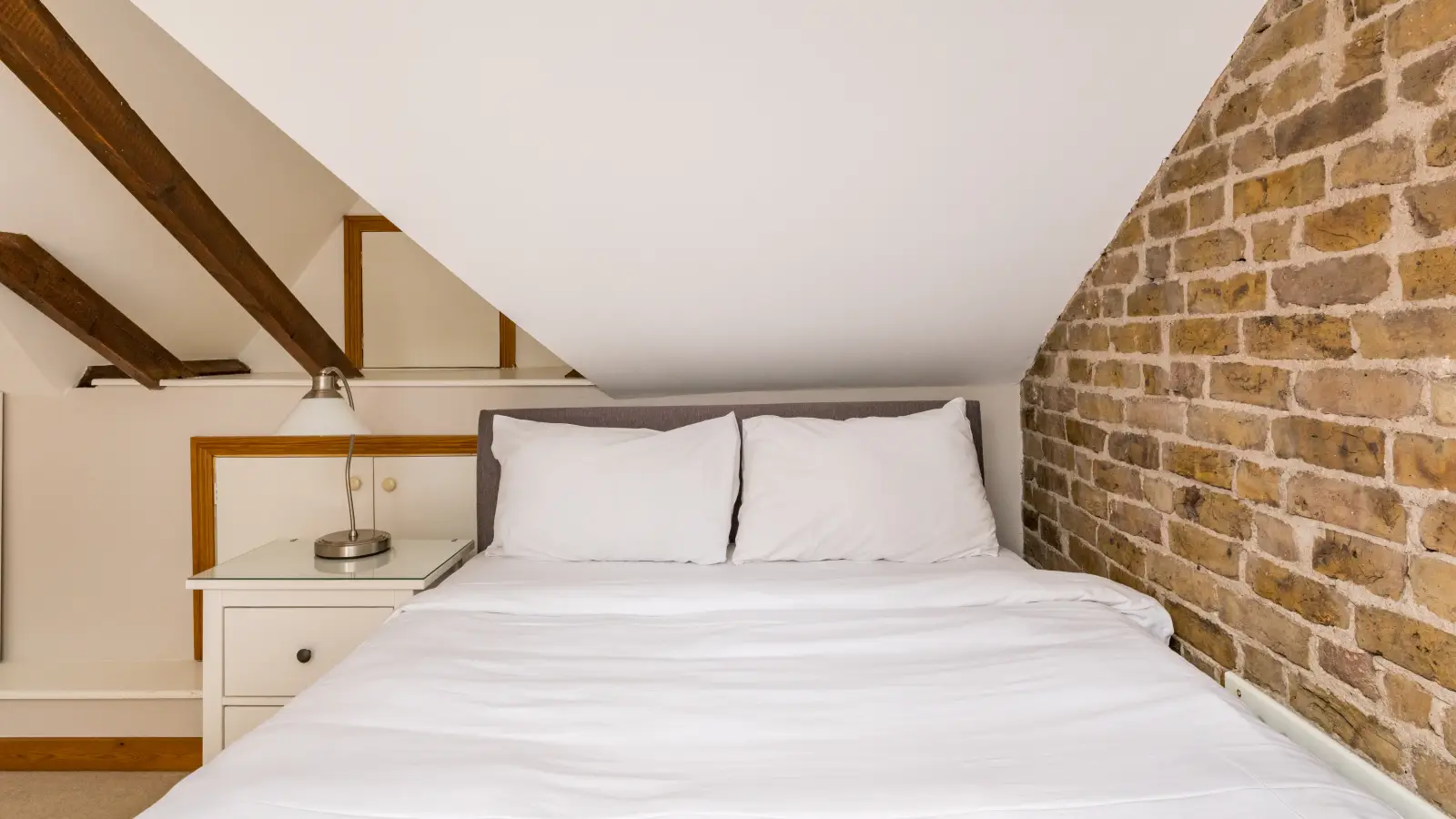 Flat Tabard Street in Greater London