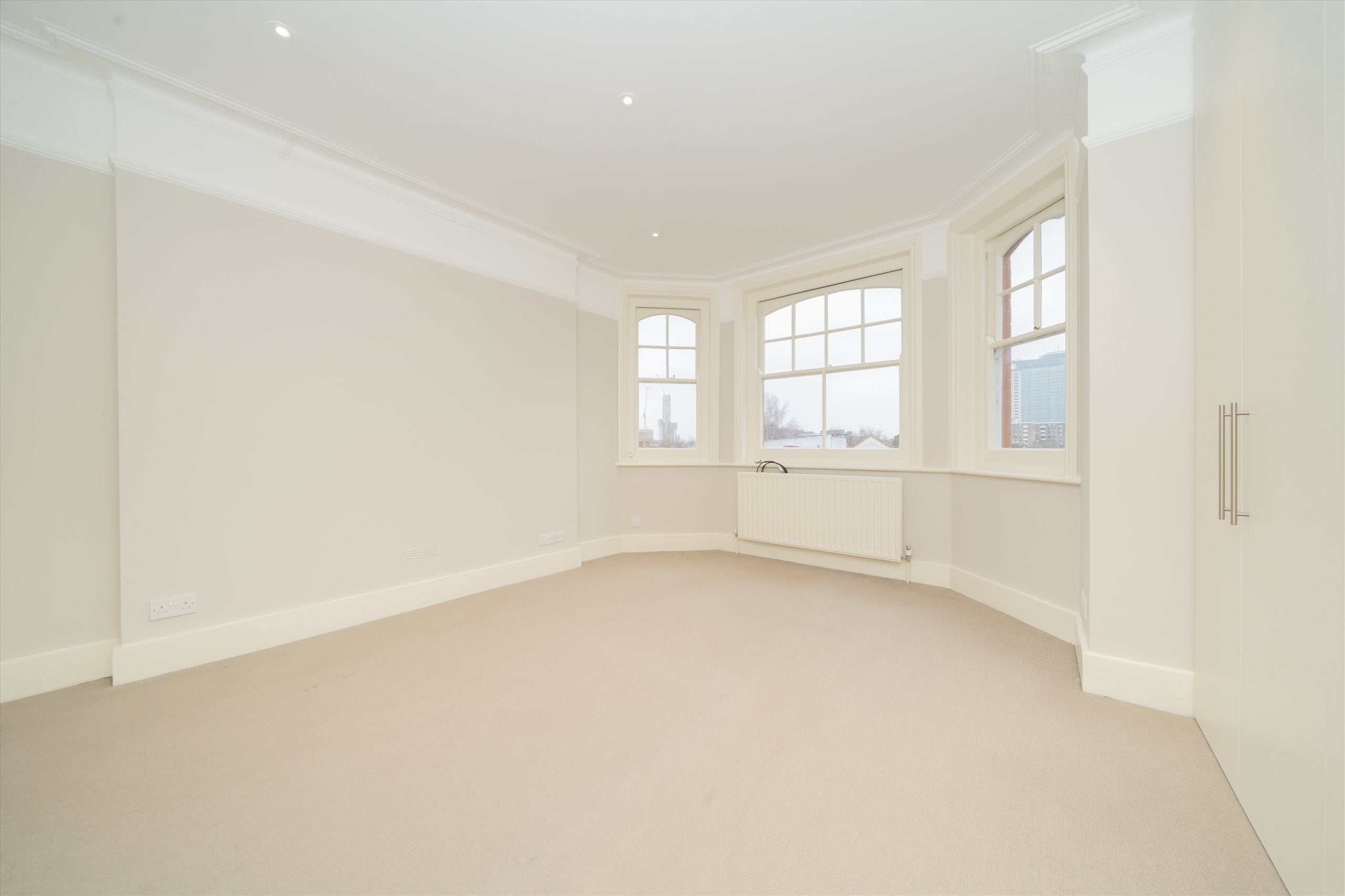 Flat Queen's Club Gardens in Greater London