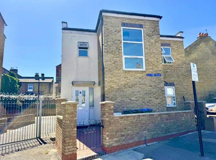 Flat Mineral Street in Greater London