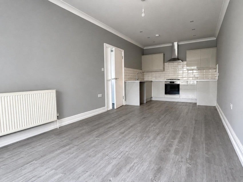 Flat Mineral Street in Greater London