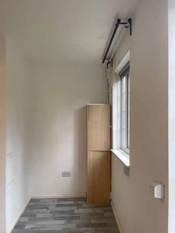 Flat Kings Drive in Greater London