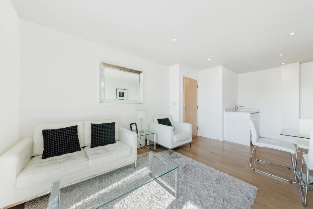 Flat Voysey Square in Greater London
