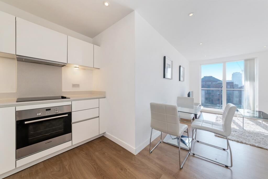 Flat Voysey Square in Greater London