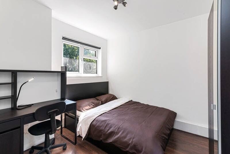 Room Bracklyn Street in Greater London
