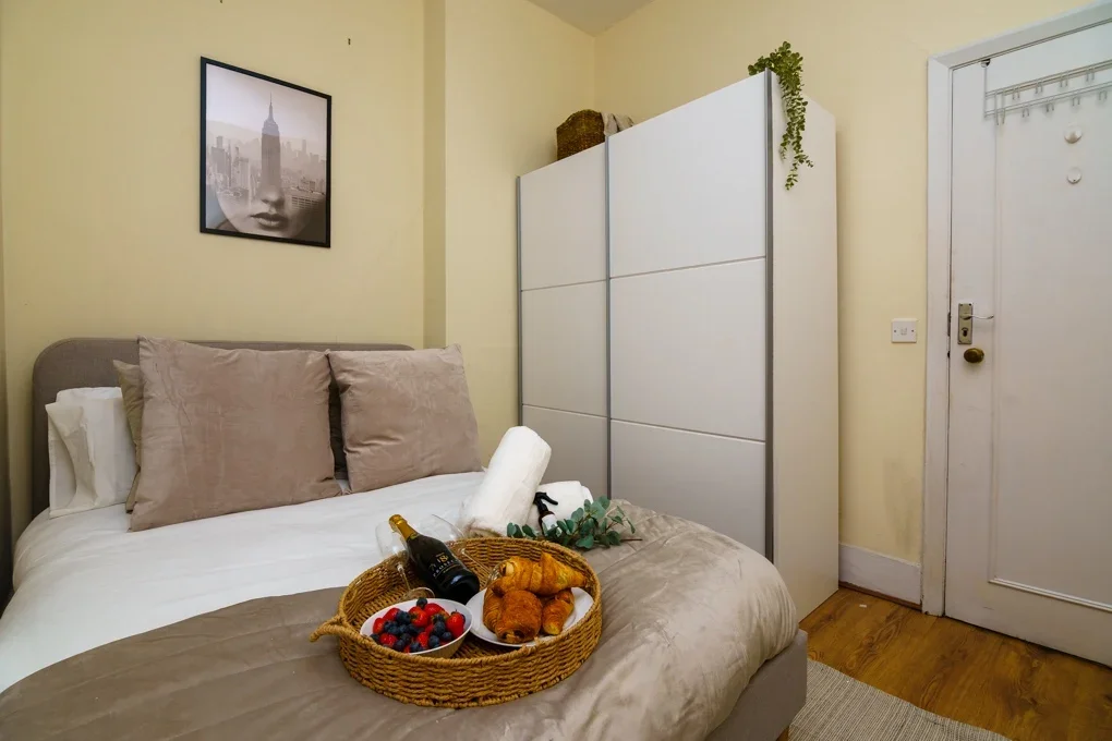 Room Edith Villas in Greater London