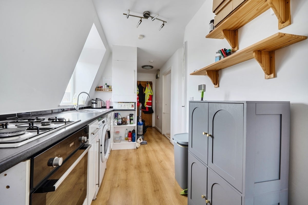 Flat Frith Court in Greater London