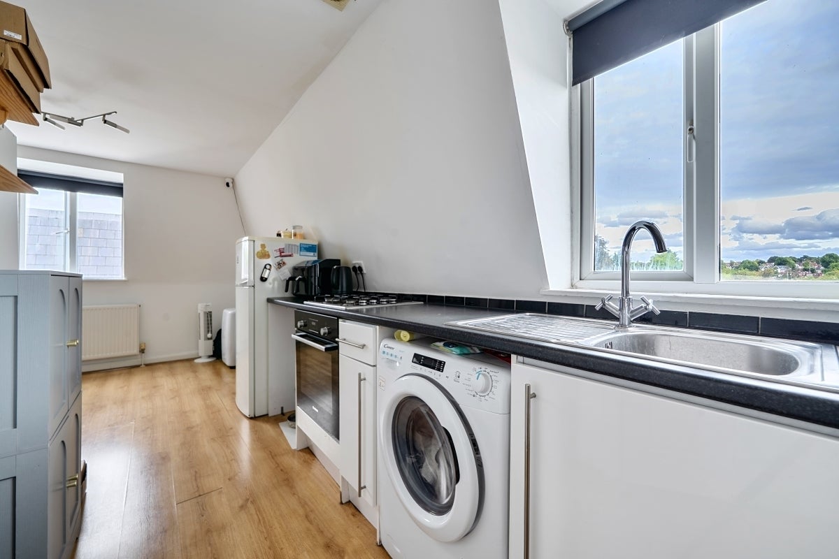 Flat Frith Court in Greater London