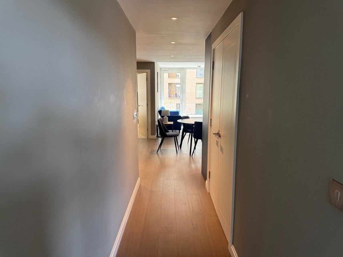 Flat Kennington Lane in Greater London