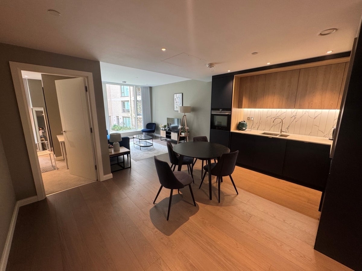 Flat Kennington Lane in Greater London
