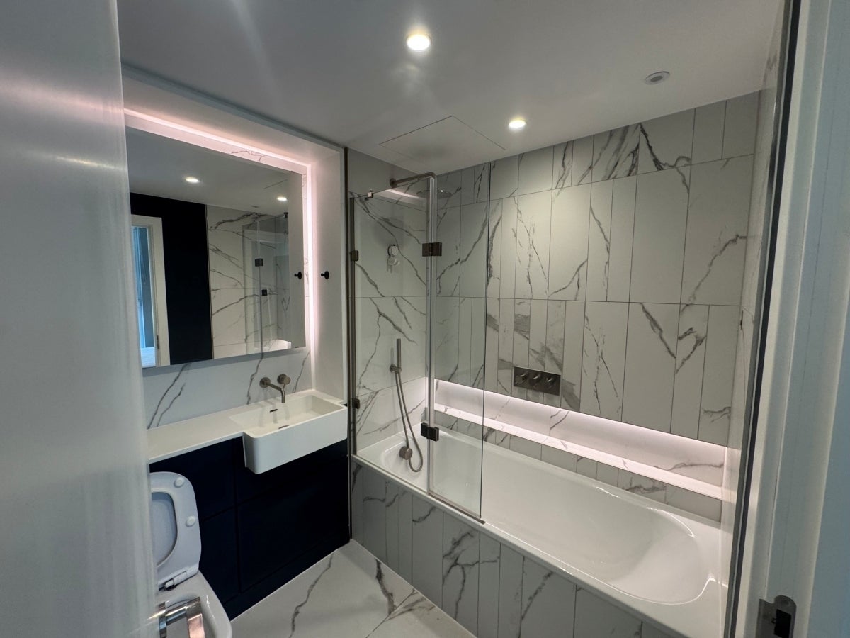 Flat Kennington Lane in Greater London