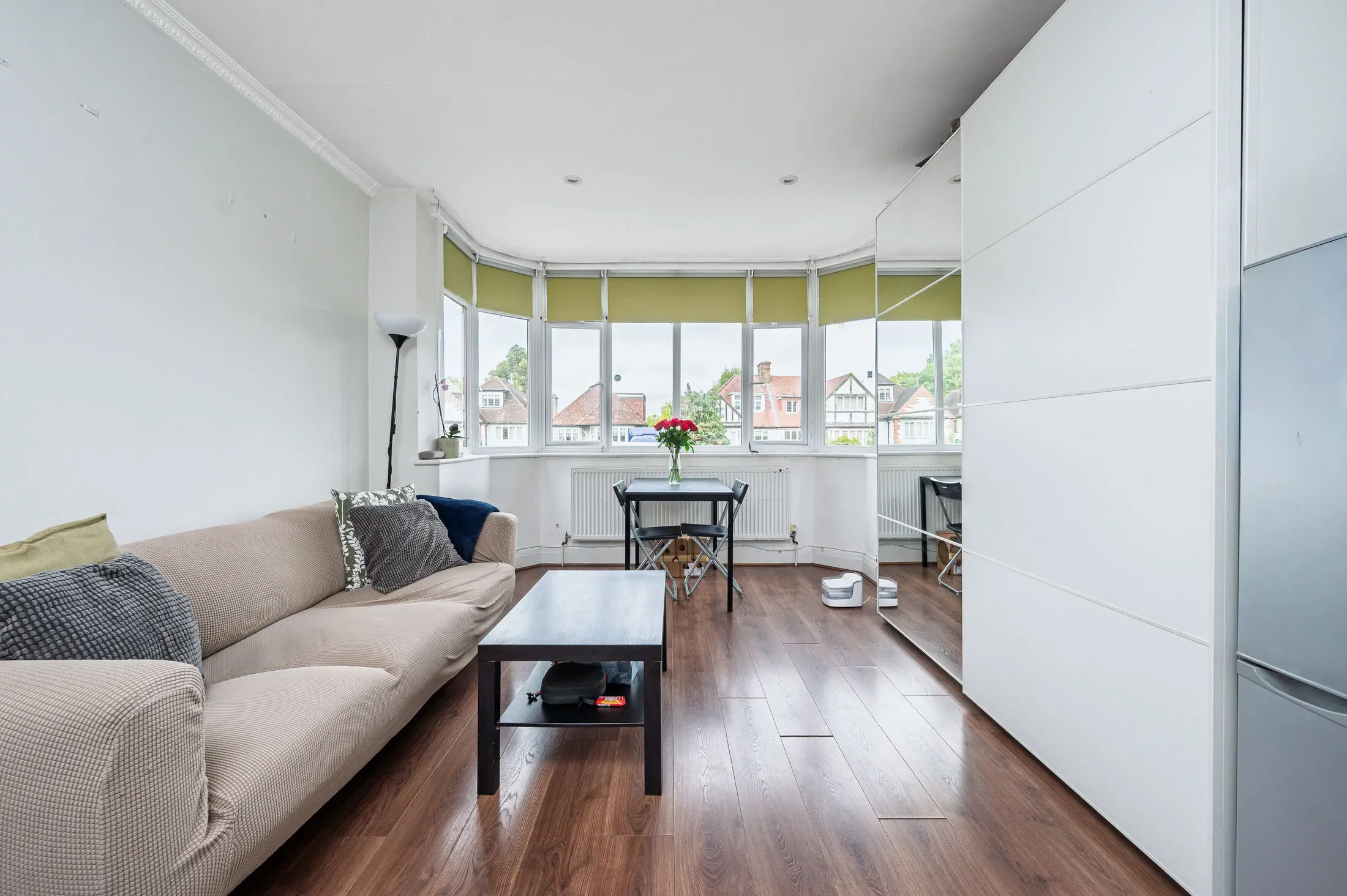 Flat Finchley Road in Greater London