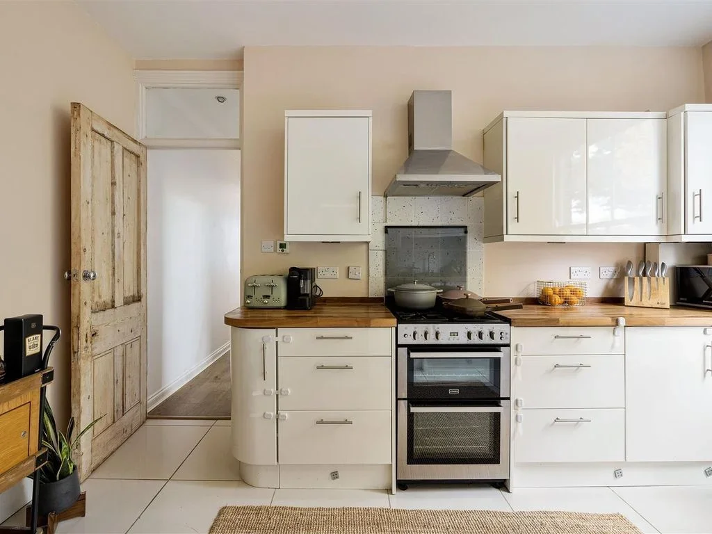 Flat Voluntary Place in Greater London