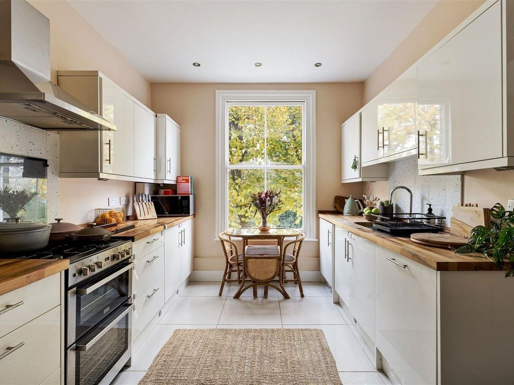 Flat Voluntary Place in Greater London
