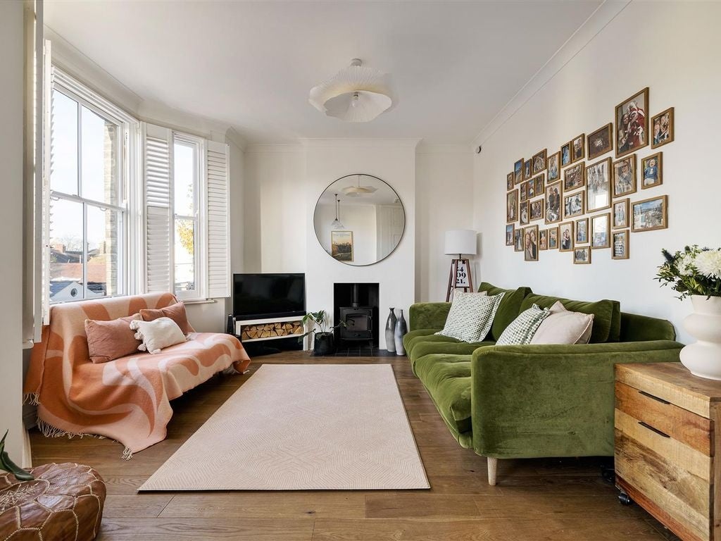 Flat Voluntary Place in Greater London