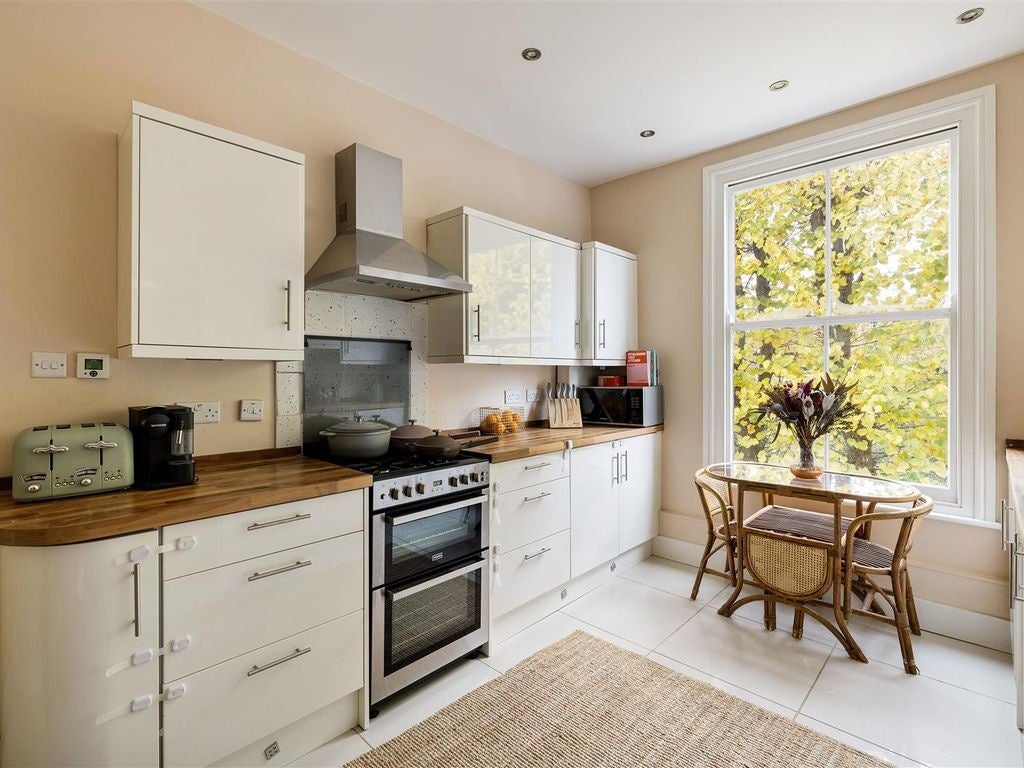 Flat Voluntary Place in Greater London