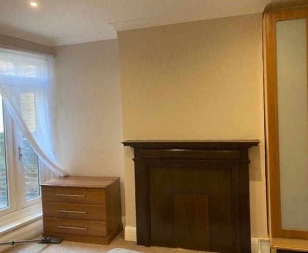 Room Finchley Road in Greater London