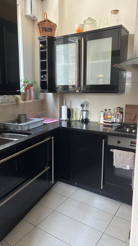 Room Finchley Road in Greater London