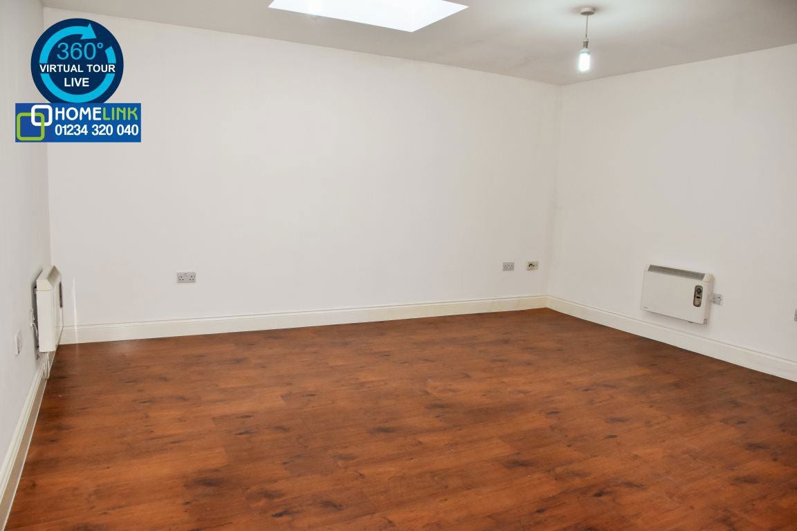 Flat Midland Road in Bedford