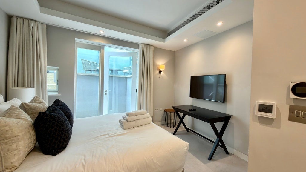 Flat Weighhouse Street in City of Westminster