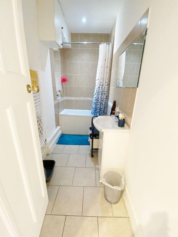 Flat Finchley Road in Greater London