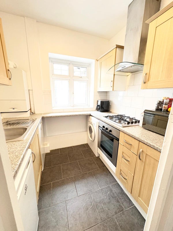 Flat Finchley Road in Greater London