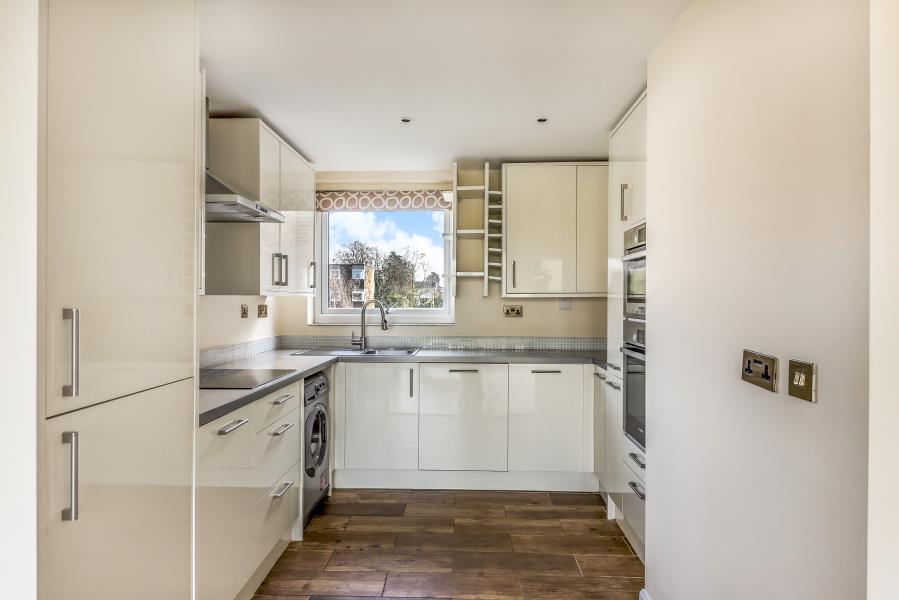 Flat Dormans Close in Greater London