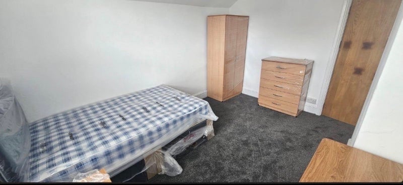Room Manor Street in Cardiff