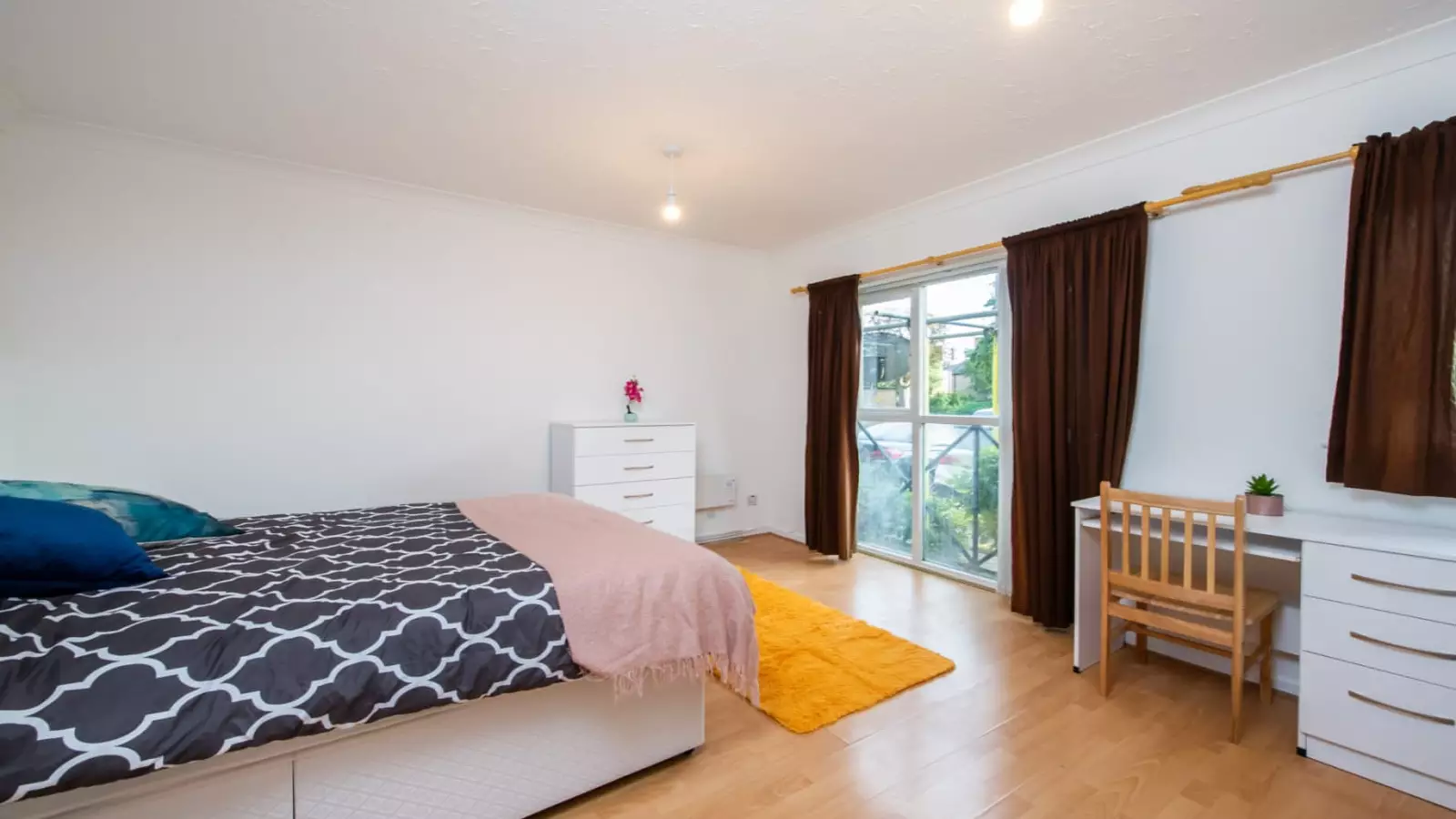 Room Heathfield Court in Greater London
