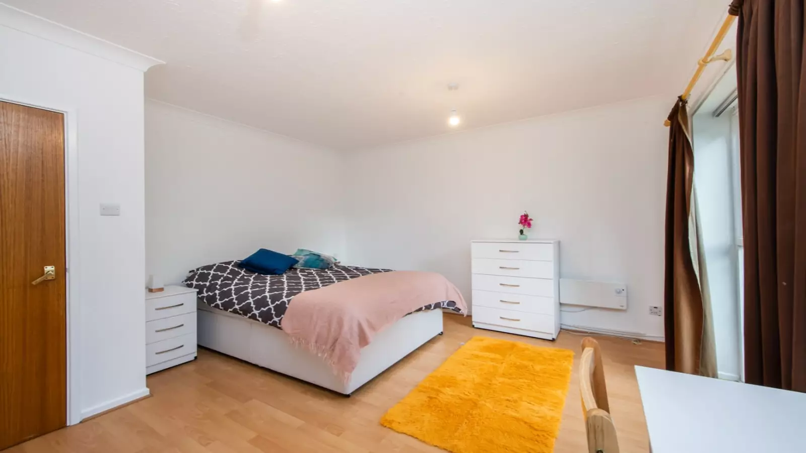 Room Heathfield Court in Greater London