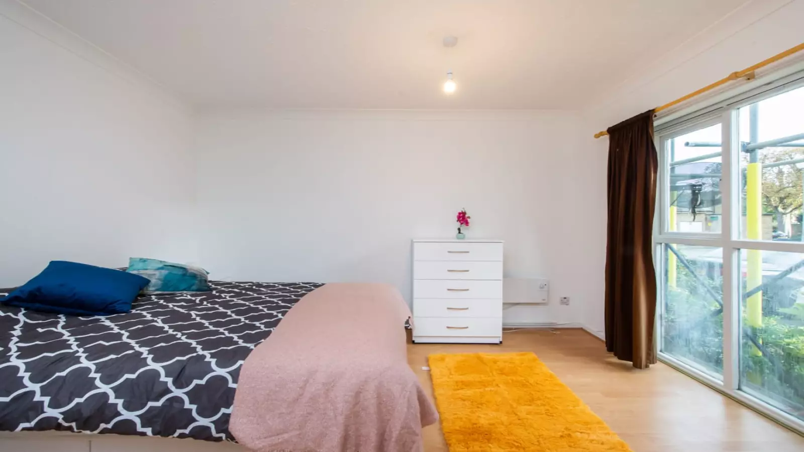 Room Heathfield Court in Greater London