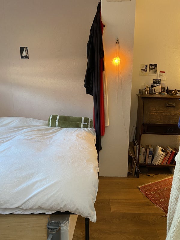 Room Grove Road in Greater London