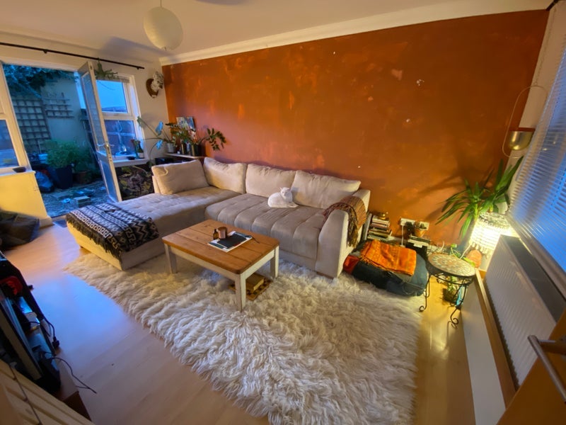 Room Grove Road in Greater London