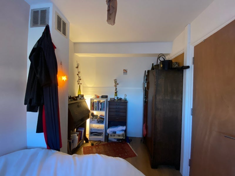 Room Grove Road in Greater London