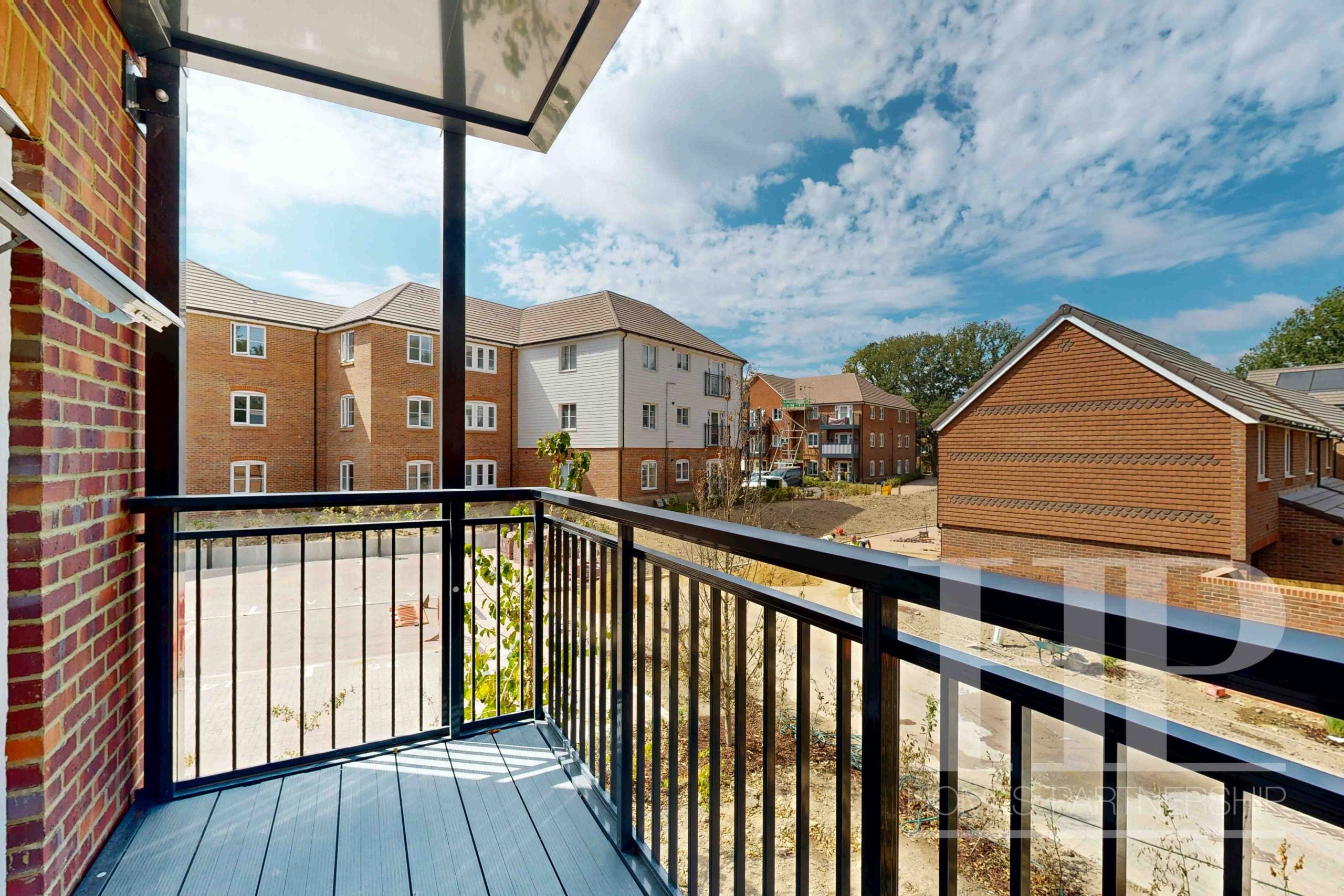 Flat Crosswater Road in Crawley