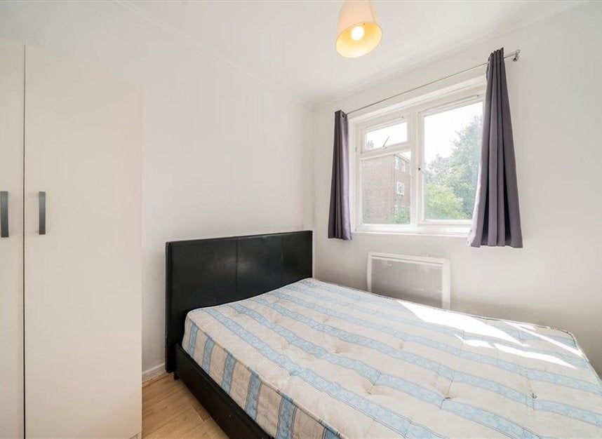 House Evelyn Walk in Greater London