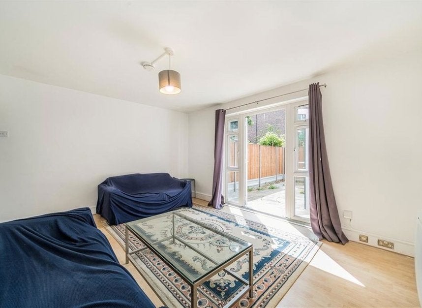 House Evelyn Walk in Greater London