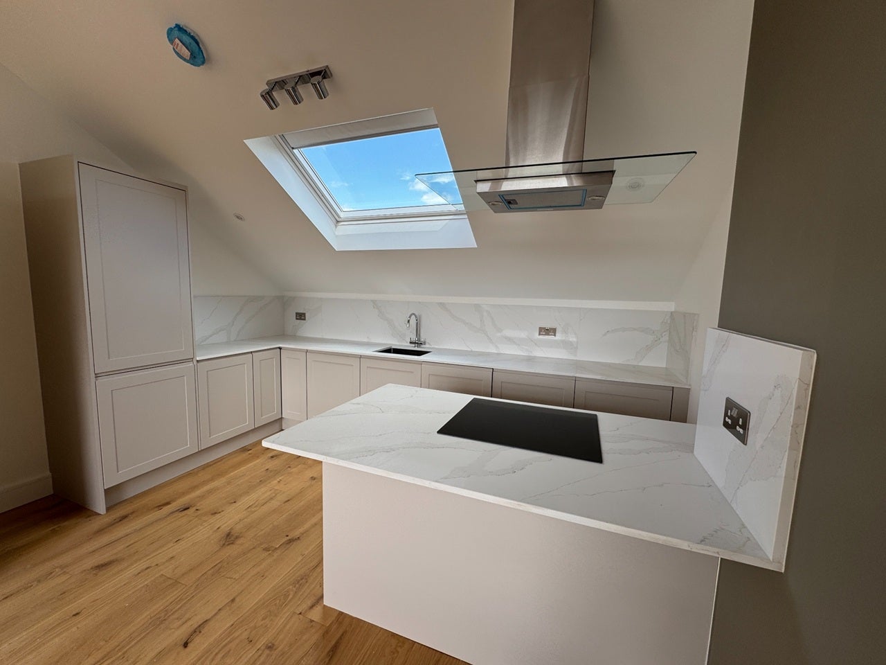 Flat Cumberland Park in Greater London
